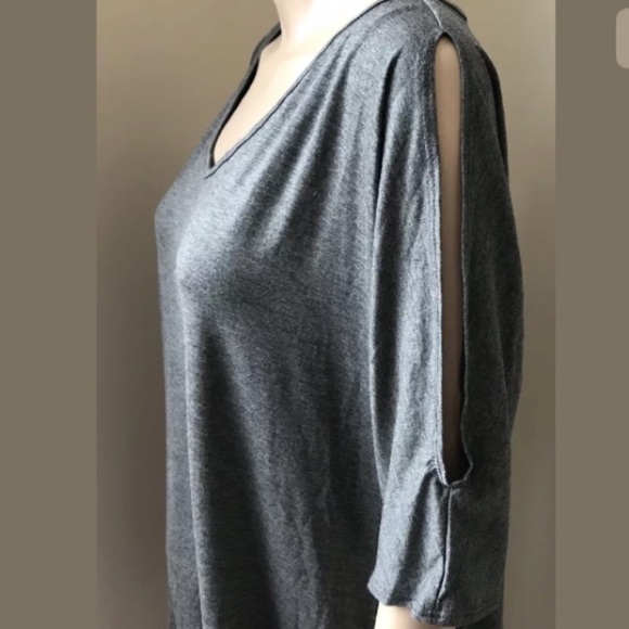 Isaac Liev Cold/Open Shoulder V Neck Medium - Picture 5 of 8